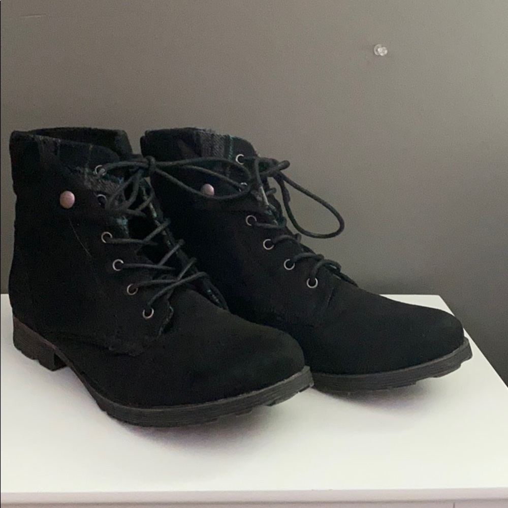 Black boots